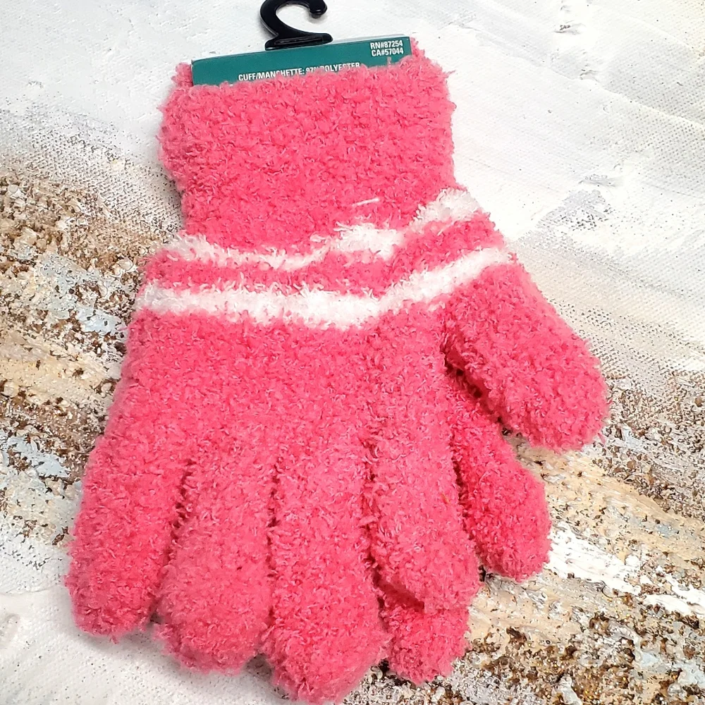 Snugadoo Kids Pink Fuzzy Gloves Size One Aprox Ages 4-7